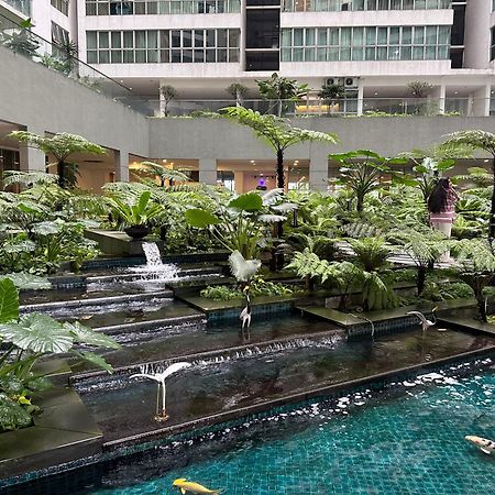 Modern Bauhaus Studio At Regalia Klcc Infinity Pool Kuala Lumpur Exterior foto